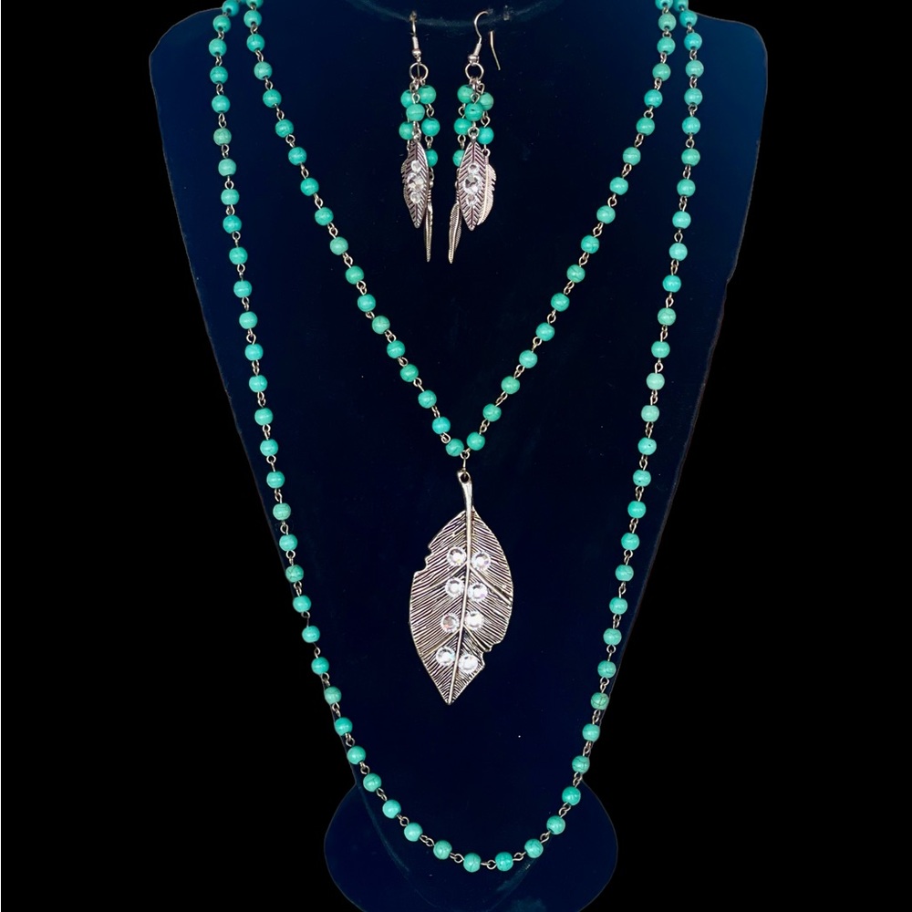 NWT La Paloma Beaded Necklace & Earring Set with Feather Pendant